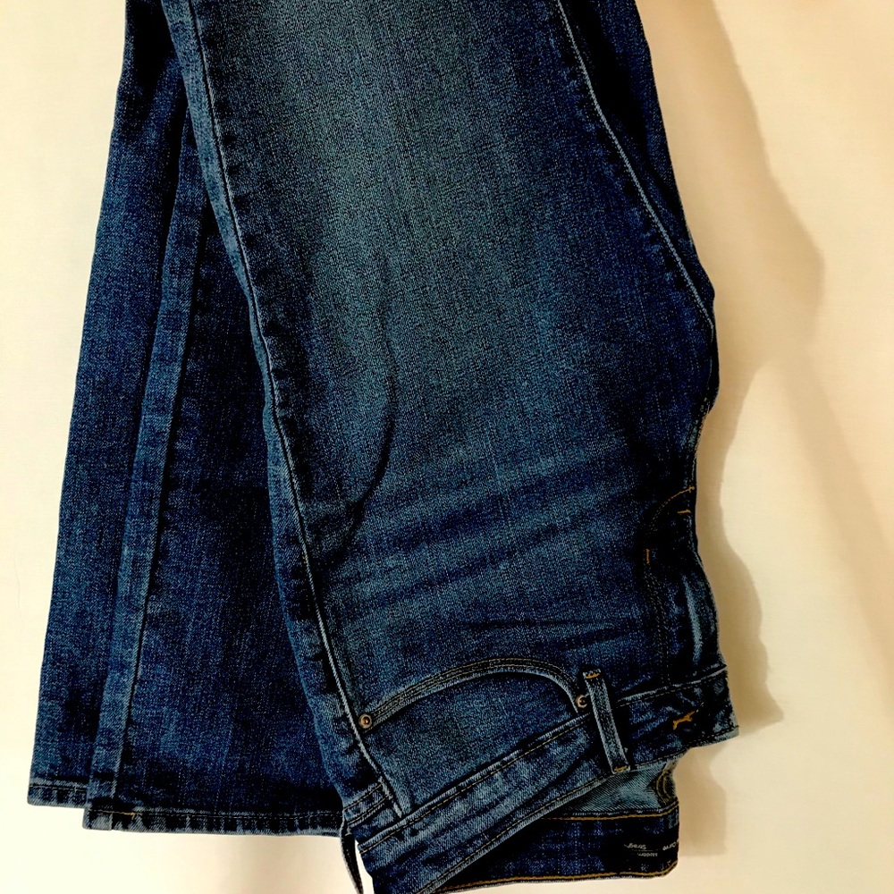 Levi’s Medium Rise Straight Leg Blue Jeans